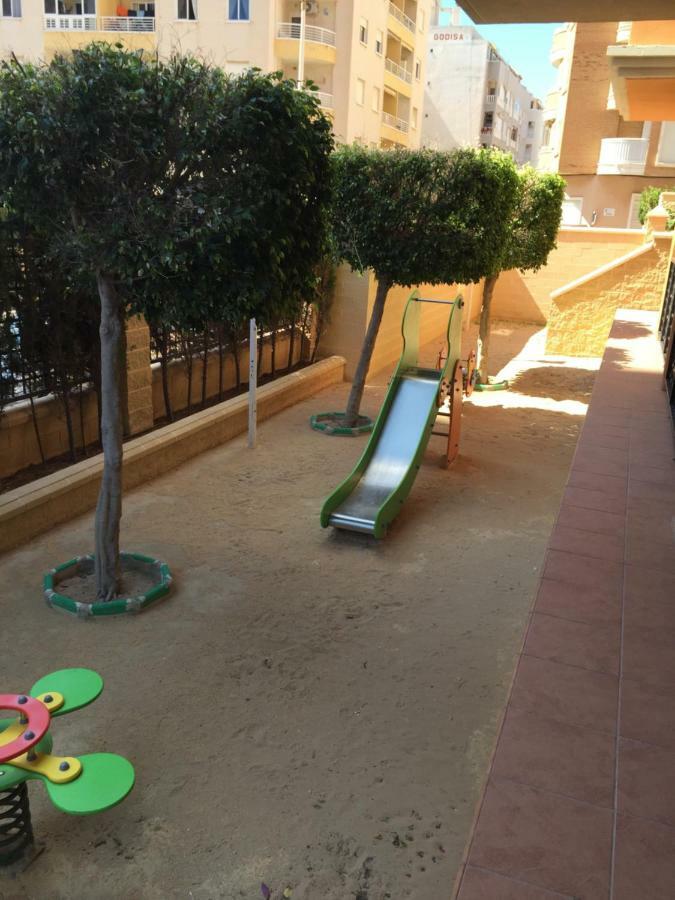 Ferienwohnung Tus Vacaciones Junto Al Mar Torrevieja Exterior foto